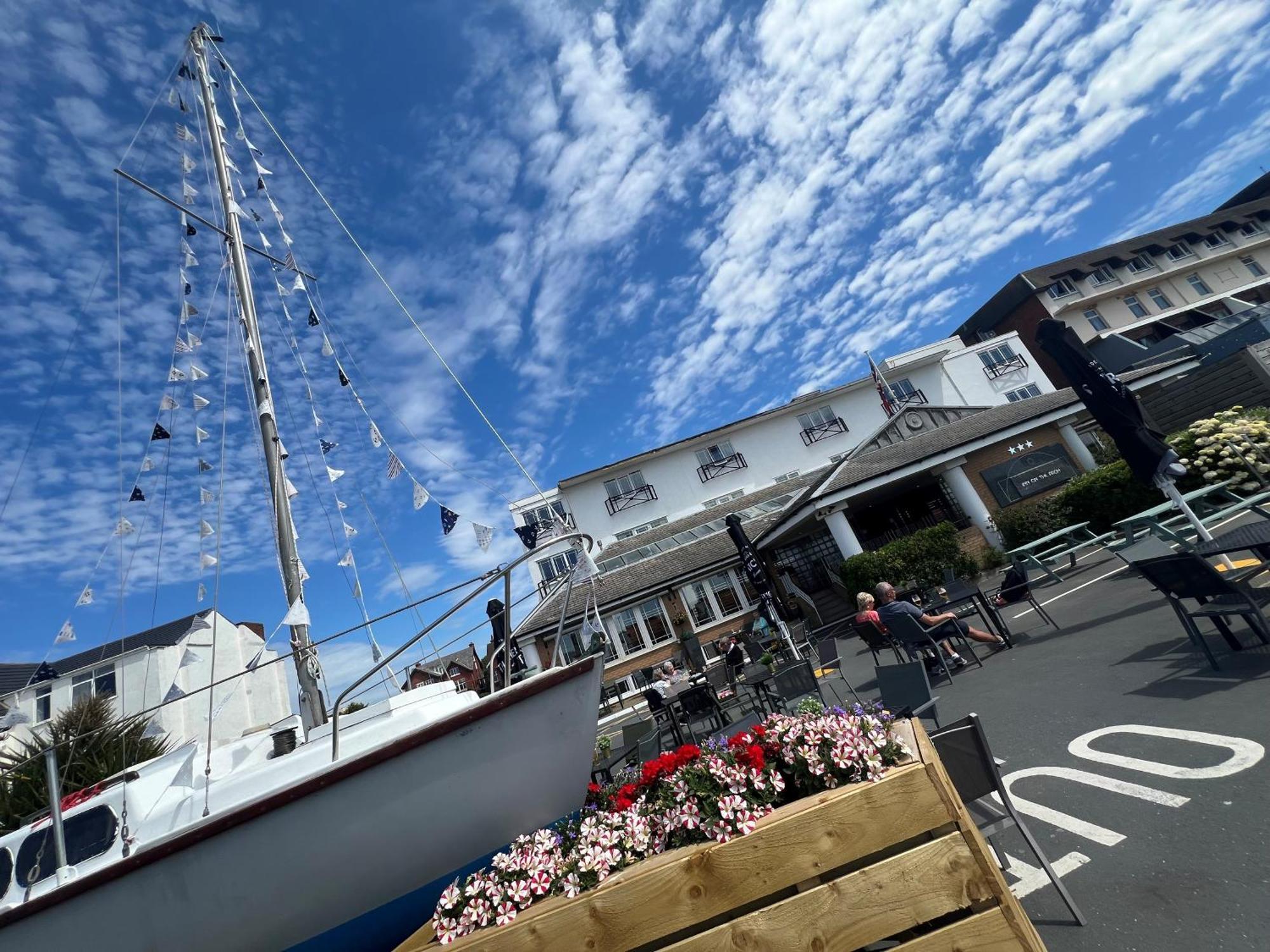 Inn On The Prom At The Fernlea Hotel Lytham St Annes Exteriör bild