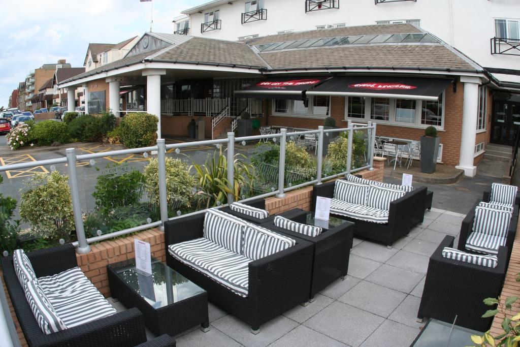 Inn On The Prom At The Fernlea Hotel Lytham St Annes Exteriör bild